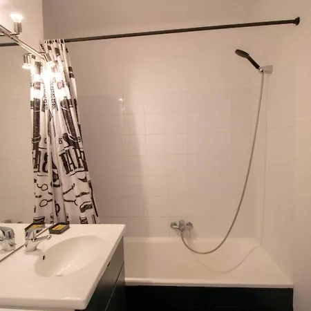 Apartment Beautiful 34m With Terrace In Saint-raphael *